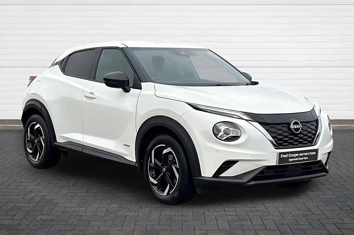 Used 2022 Nissan Juke N-Connecta White - Front View