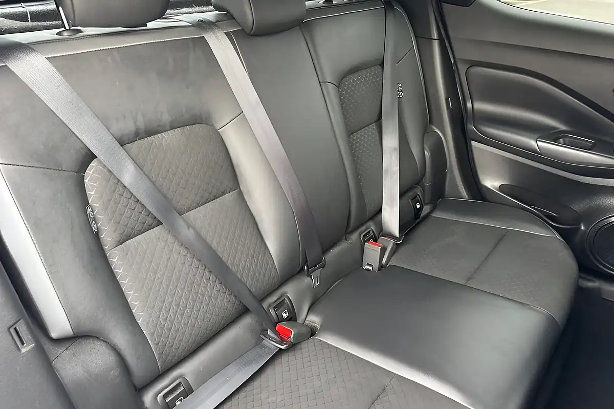 Used 2022 Nissan Juke N-Connecta White - Interior and Exterior details 16