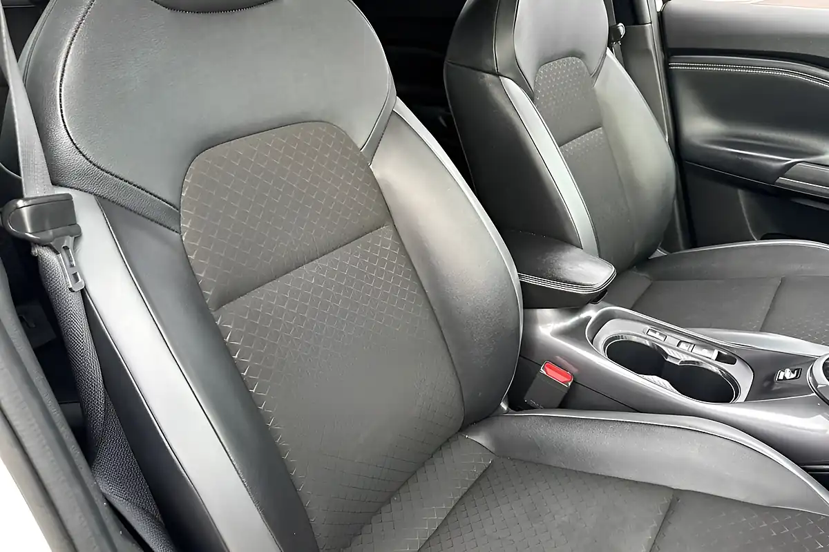Used 2022 Nissan Juke N-Connecta White - Interior and Exterior details 17