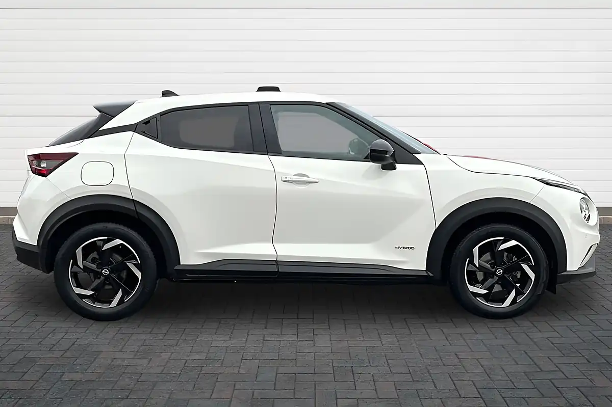 Used 2022 Nissan Juke N-Connecta White - Interior and Exterior details 2