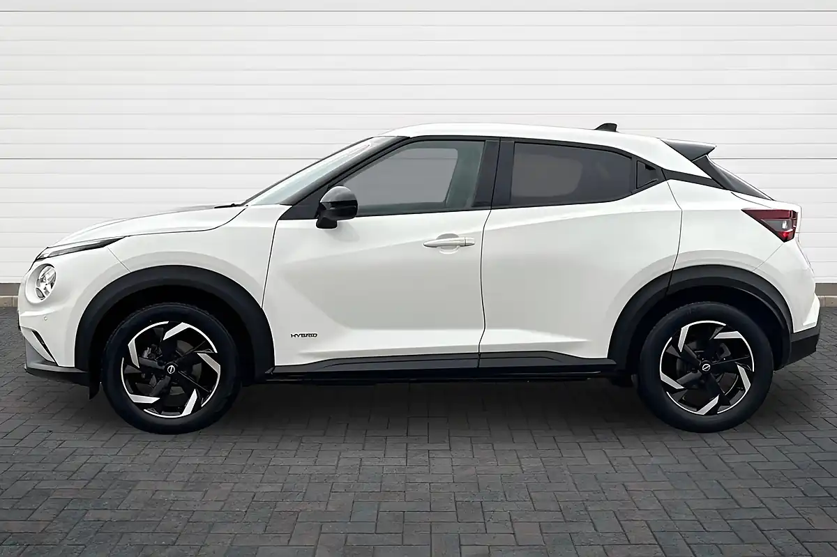 Used 2022 Nissan Juke N-Connecta White - Interior and Exterior details 6
