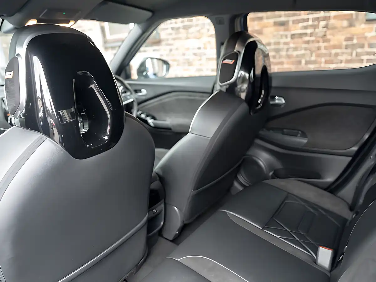 Used 2022 Nissan Juke Tekna+ Blue - Interior and Exterior details 10