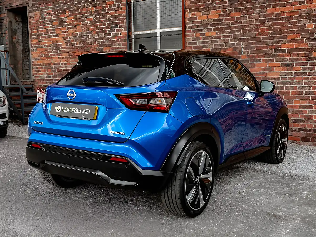 Used 2022 Nissan Juke Tekna+ Blue - Interior and Exterior details 12