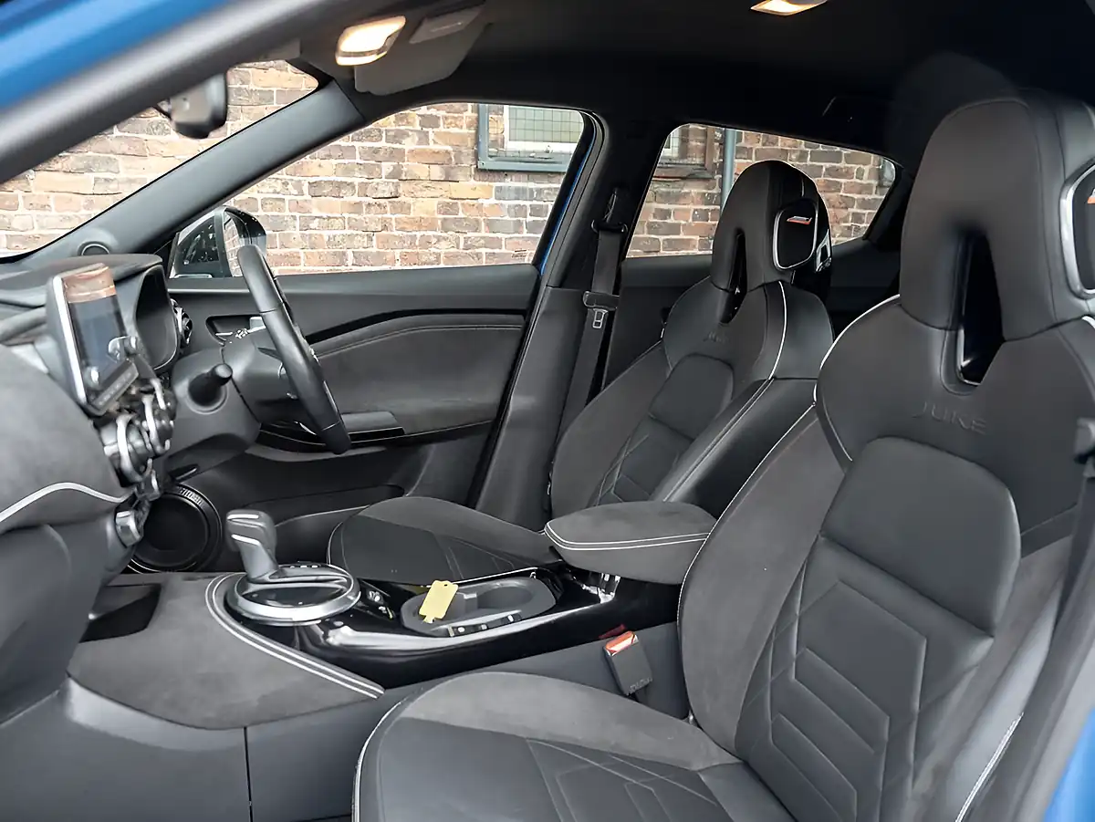 Used 2022 Nissan Juke Tekna+ Blue - Interior and Exterior details 4