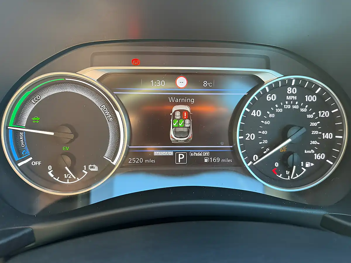 Used 2022 Nissan Juke Tekna+ Grey - Interior and Exterior details 5