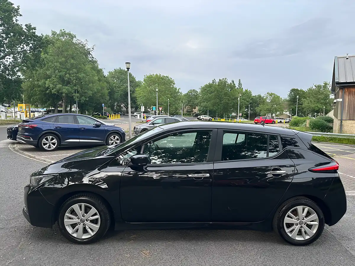 Used 2022 Nissan Leaf Acenta Black - Interior and Exterior details 4