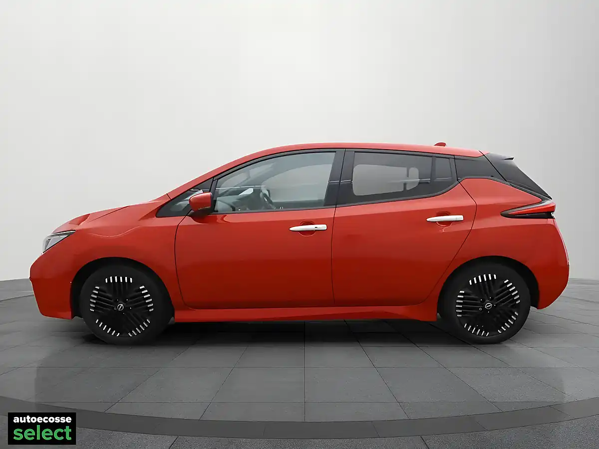 Used 2022 Nissan Leaf N-Connecta Red - Interior and Exterior details 4