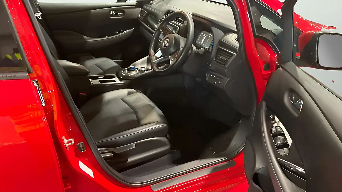 Used 2022 Nissan Leaf N-Connecta Red - Interior and Exterior details 8