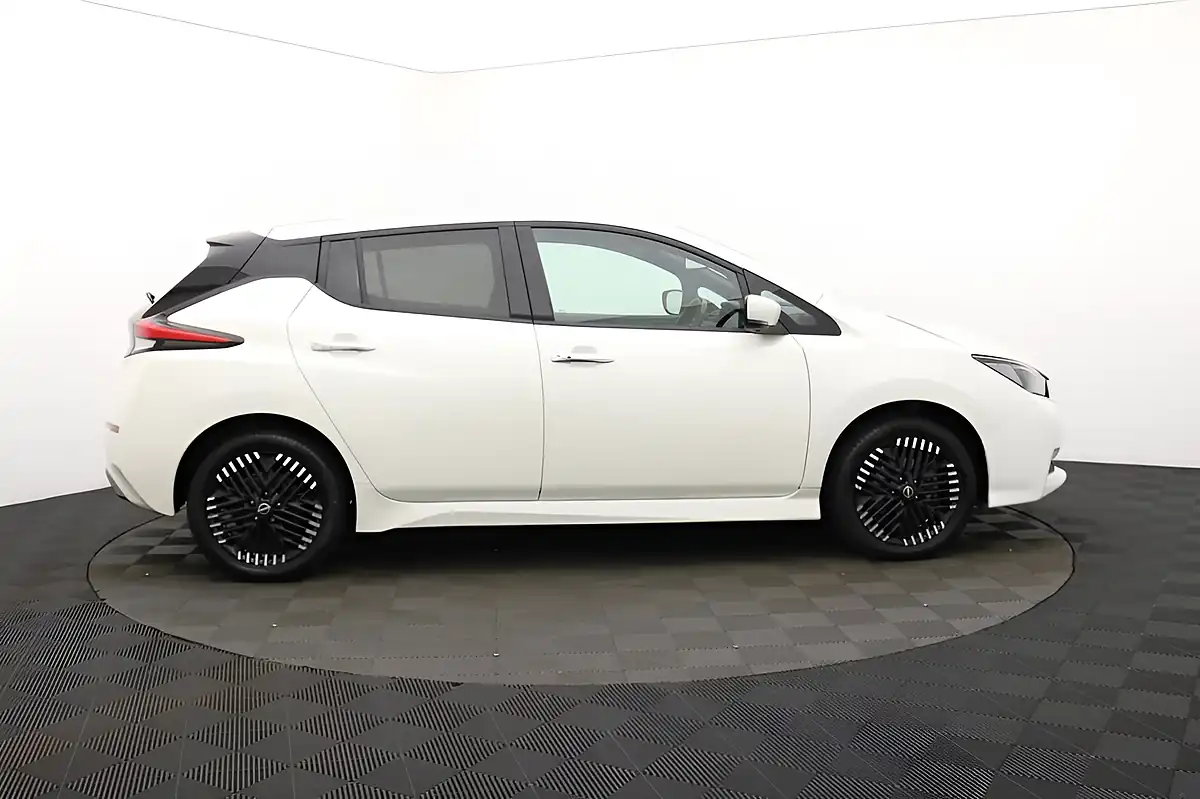 Used 2022 Nissan Leaf N-Connecta White - Interior and Exterior details 2