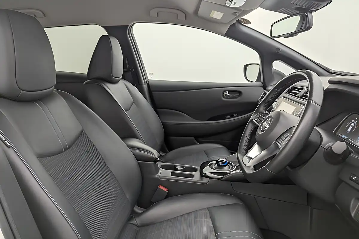 Used 2022 Nissan Leaf N-Connecta White - Interior and Exterior details 3