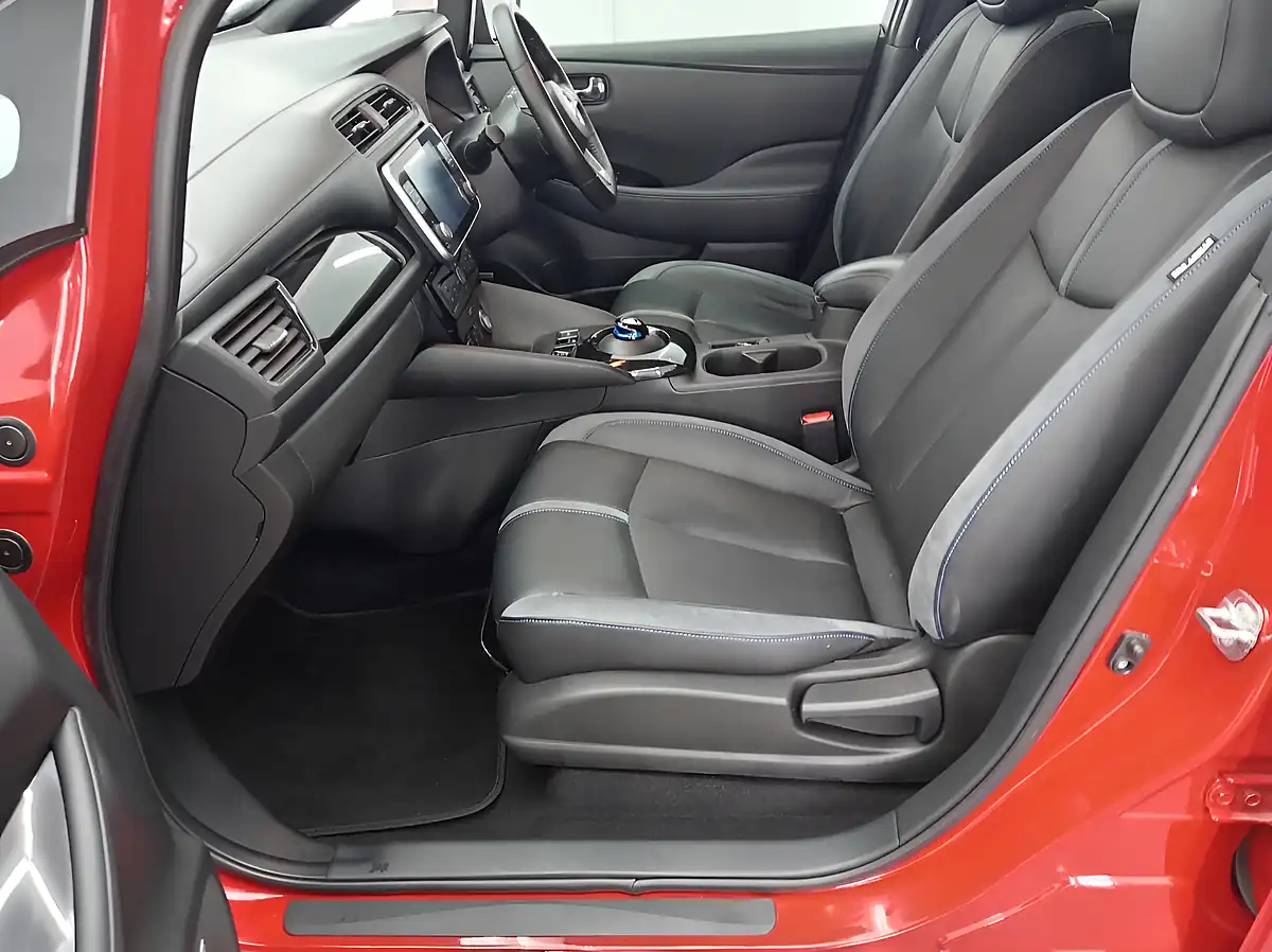 Used 2022 Nissan Leaf Tekna Flame Red - Interior and Exterior details 14