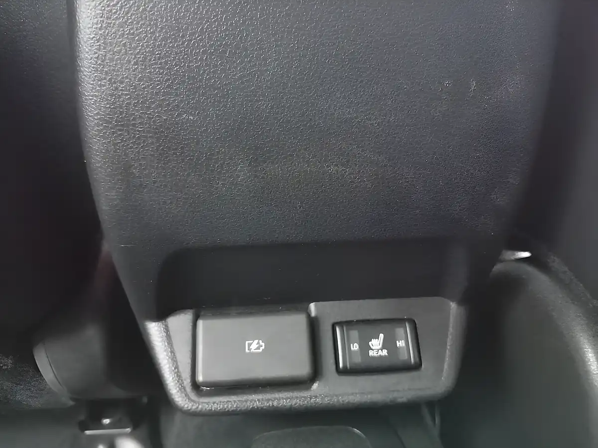 Used 2022 Nissan Leaf Tekna Flame Red - Interior and Exterior details 16