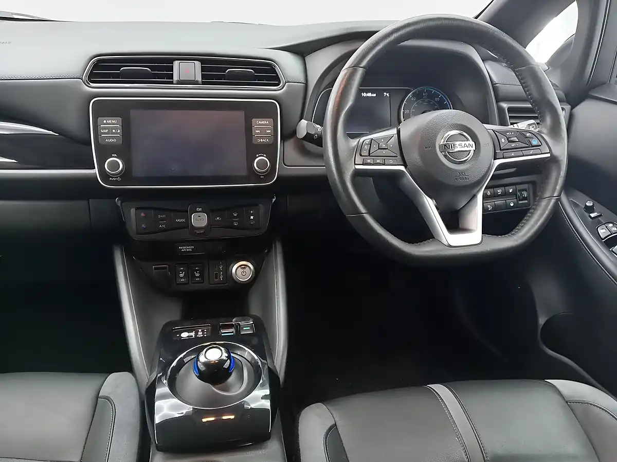 Used 2022 Nissan Leaf Tekna Flame Red - Interior and Exterior details 18