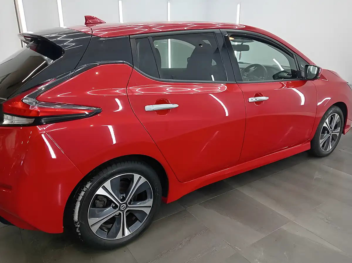 Used 2022 Nissan Leaf Tekna Flame Red - Interior and Exterior details 8