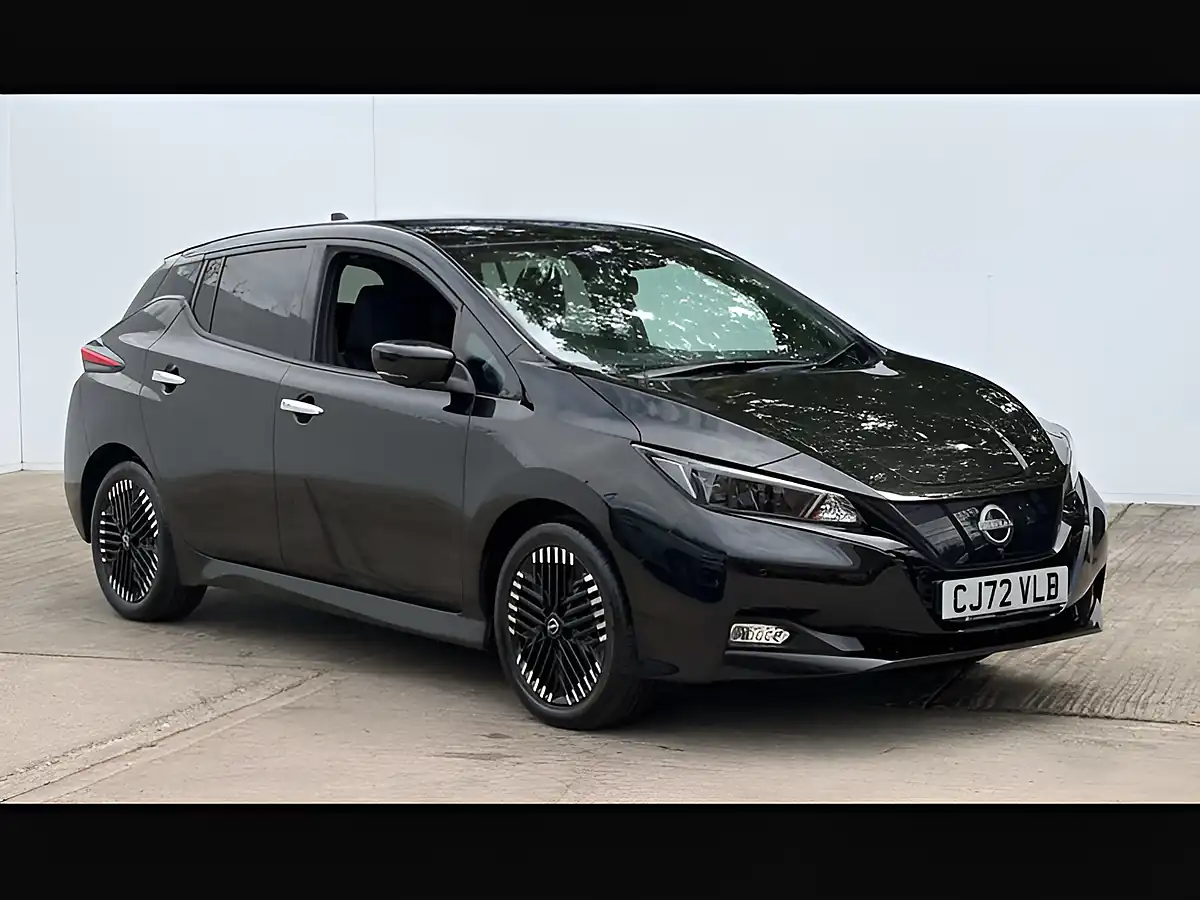 Used 2022 Nissan Leaf Tekna Pearl Black - Front View