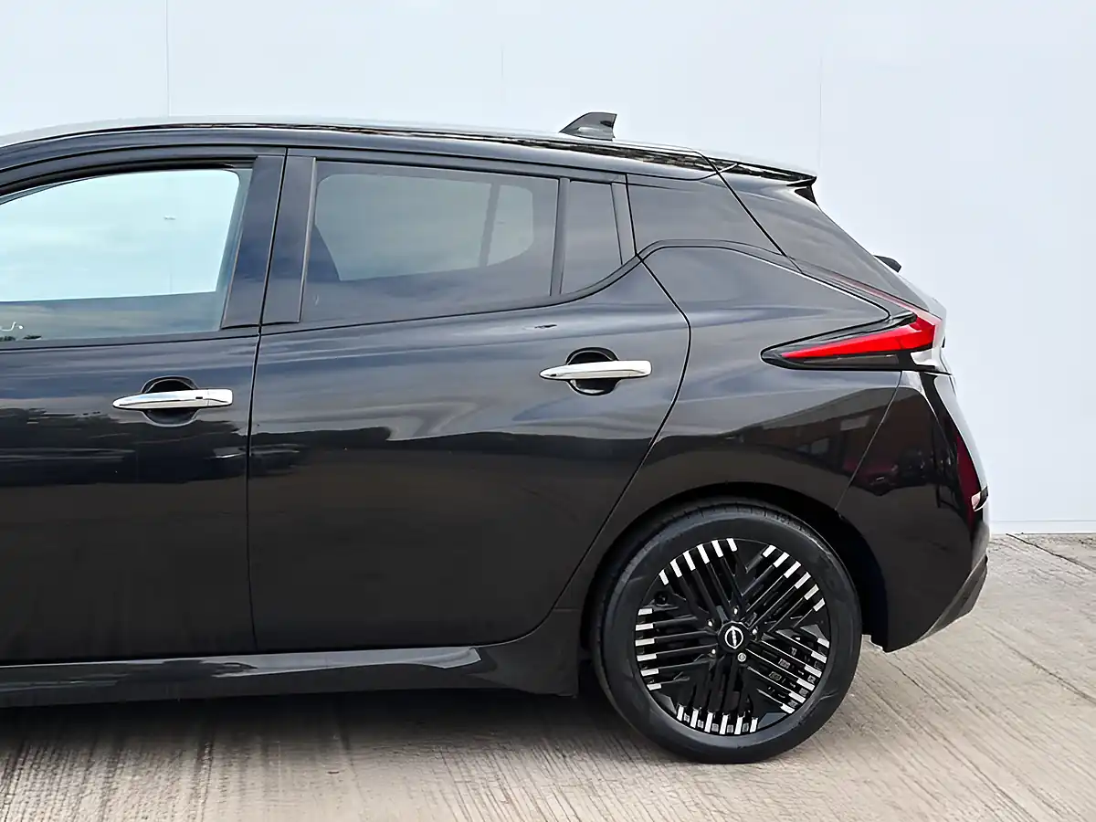 Used 2022 Nissan Leaf Tekna Pearl Black - Interior and Exterior details 18