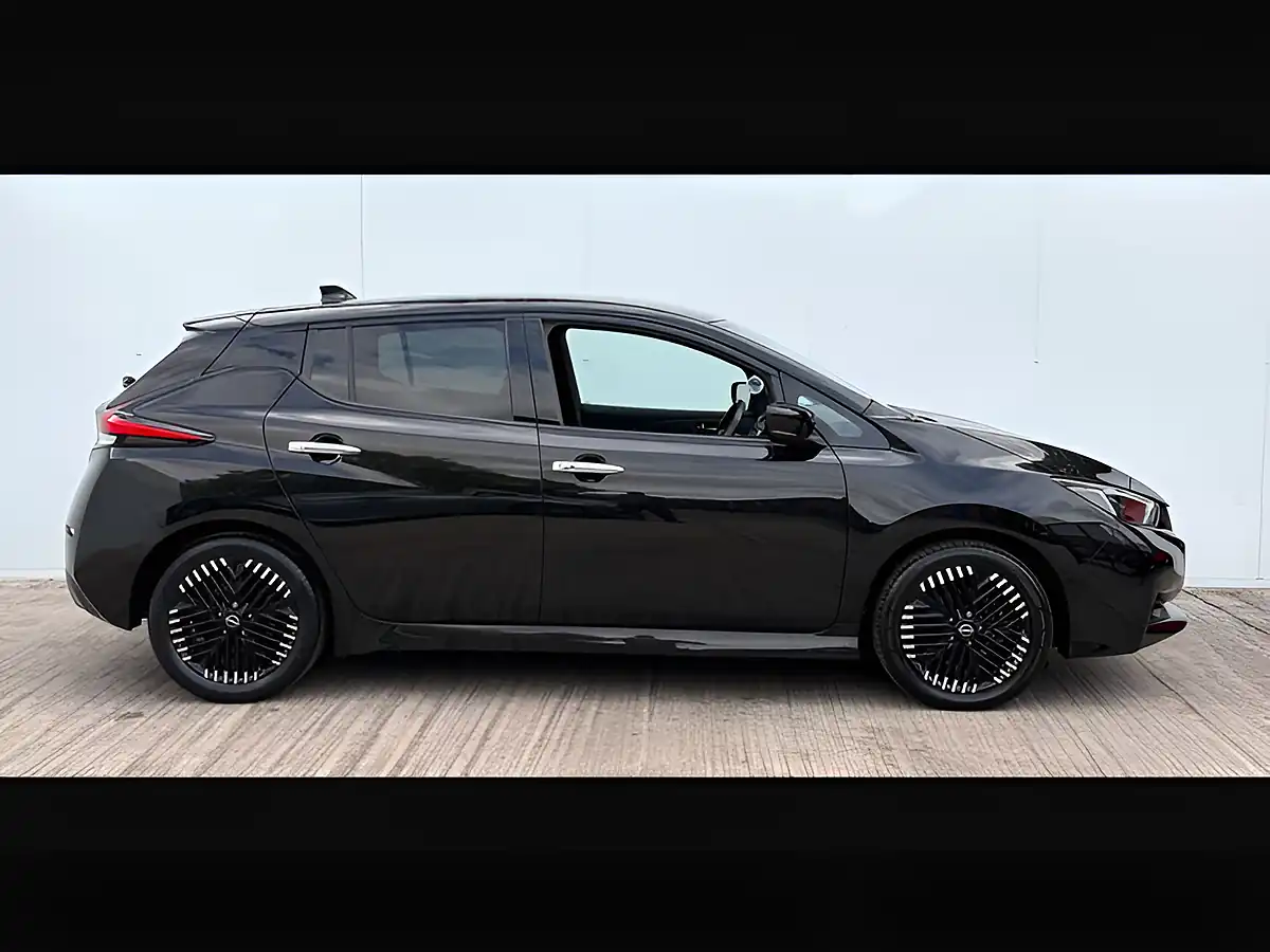 Used 2022 Nissan Leaf Tekna Pearl Black - Interior and Exterior details 5