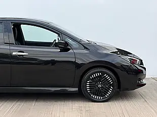 Used 2022 Nissan Leaf Tekna Pearl Black - Interior and Exterior details 8