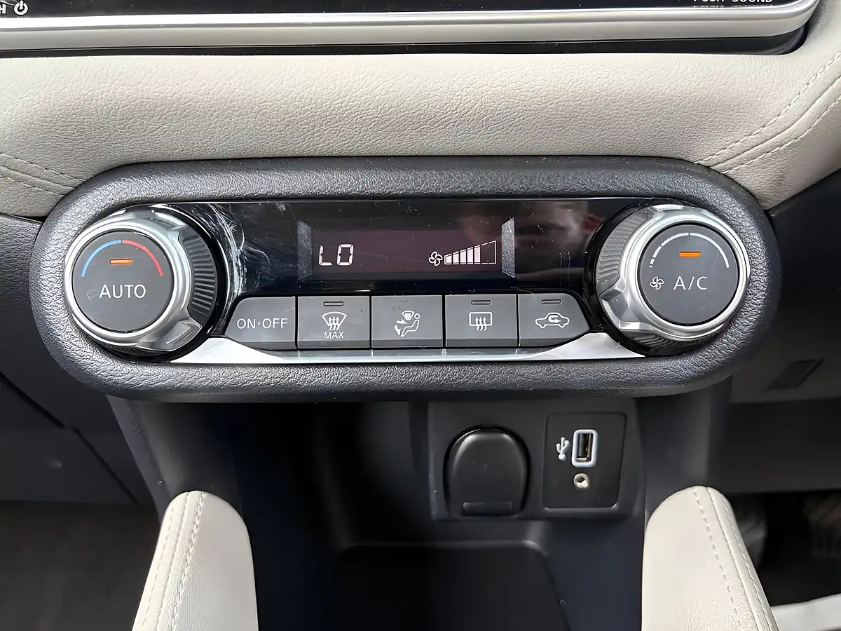 Used 2022 Nissan Micra Tekna Grey - Interior and Exterior details 13