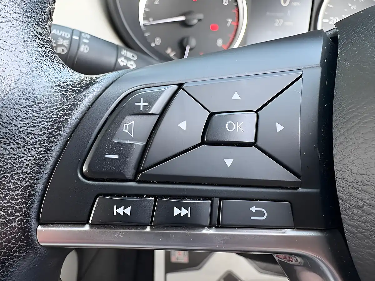 Used 2022 Nissan Micra Tekna Grey - Interior and Exterior details 18