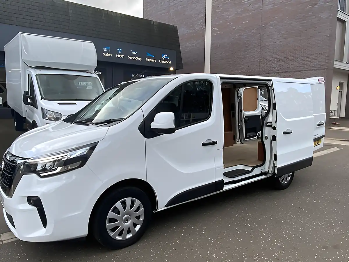 Used 2022 Nissan Primastar Acenta White - Interior and Exterior details 10
