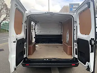 Used 2022 Nissan Primastar Acenta White - Interior and Exterior details 13