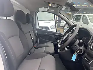 Used 2022 Nissan Primastar Acenta White - Interior and Exterior details 14