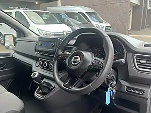 Used 2022 Nissan Primastar Acenta White - Interior and Exterior details 15