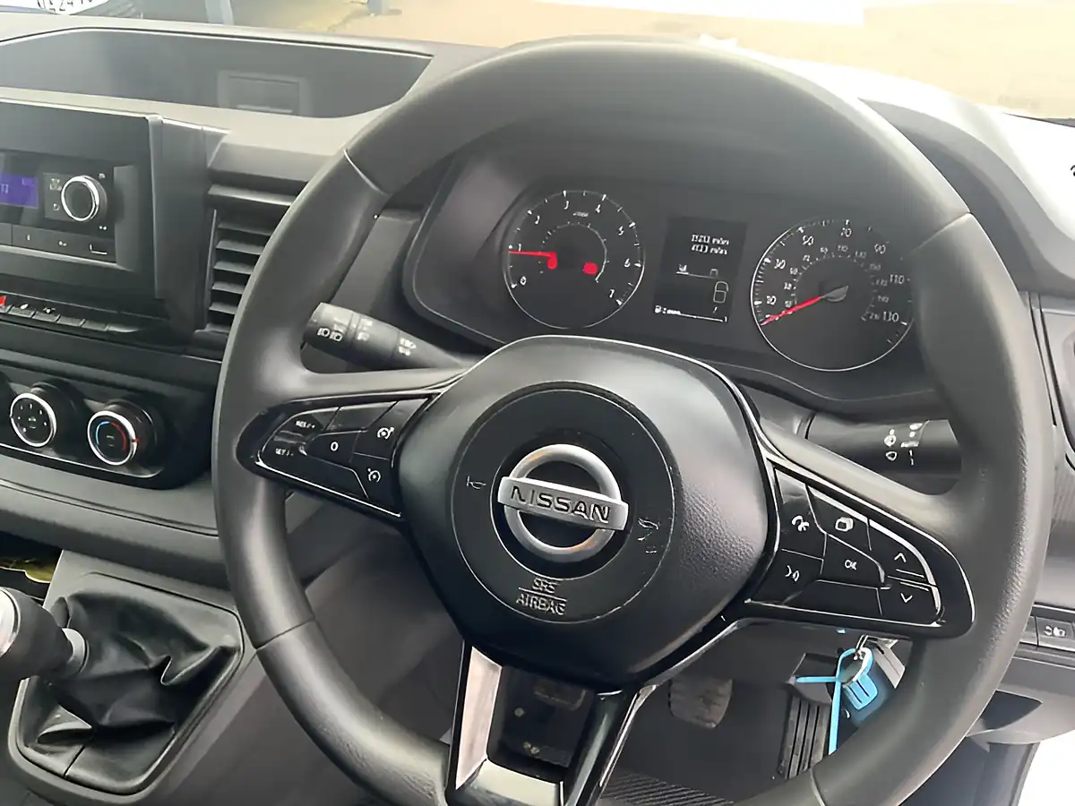 Used 2022 Nissan Primastar Acenta White - Interior and Exterior details 16