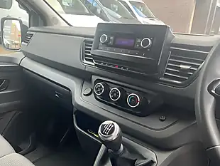 Used 2022 Nissan Primastar Acenta White - Interior and Exterior details 18