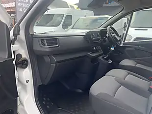 Used 2022 Nissan Primastar Acenta White - Interior and Exterior details 20