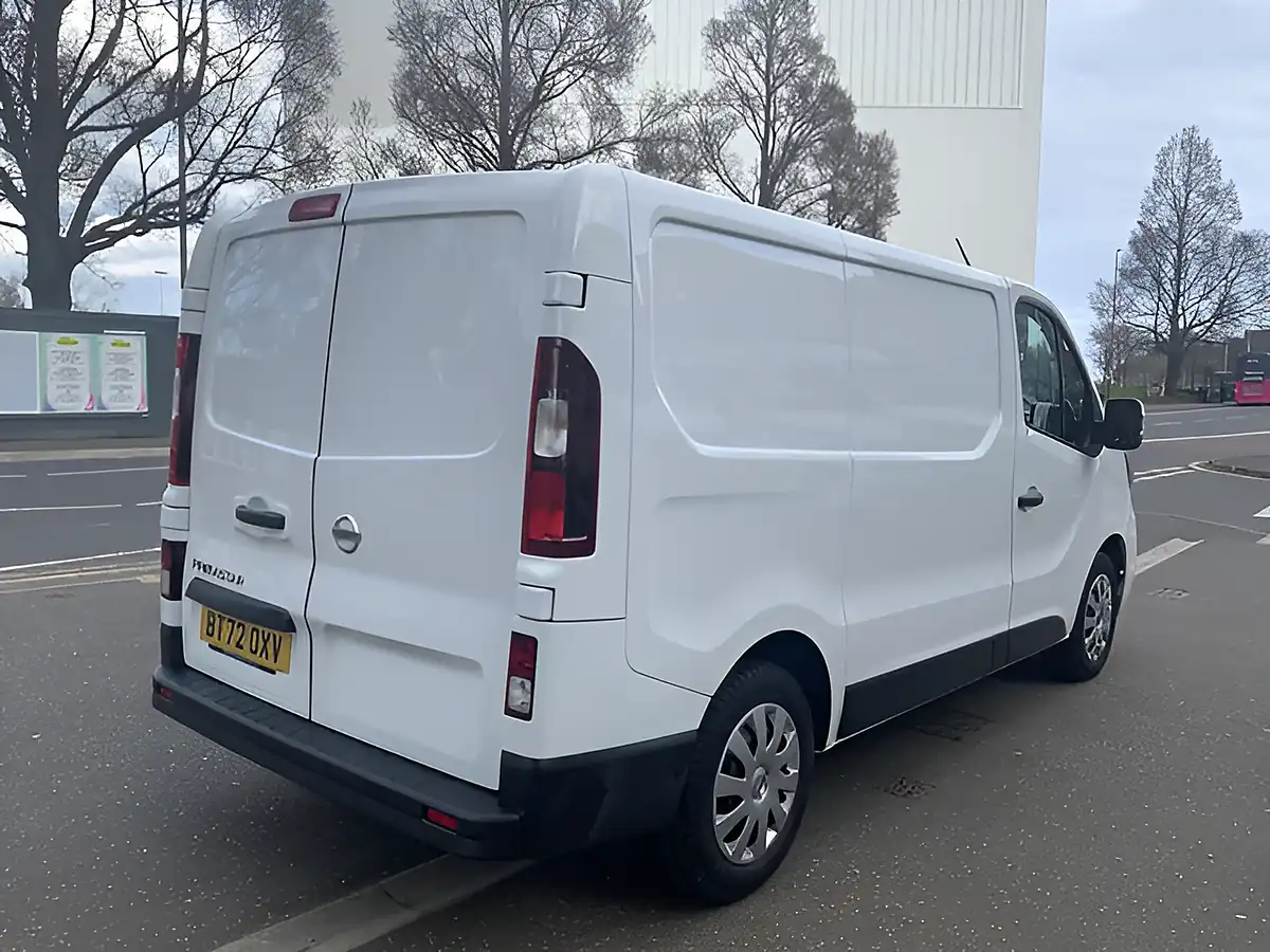 Used 2022 Nissan Primastar Acenta White - Interior and Exterior details 6