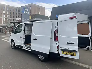 Used 2022 Nissan Primastar Acenta White - Interior and Exterior details 9