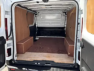 Used 2022 Nissan Primastar Tekna White - Interior and Exterior details 15
