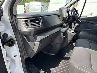 Used 2022 Nissan Primastar Tekna White - Interior and Exterior details 18