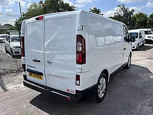 Used 2022 Nissan Primastar Tekna White - Interior and Exterior details 5