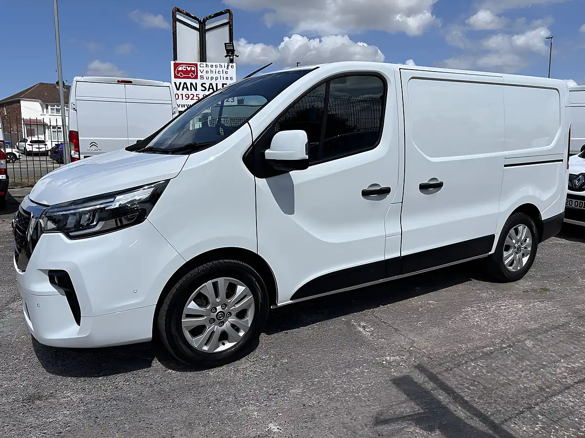 Used 2022 Nissan Primastar Tekna White - Interior and Exterior details 8
