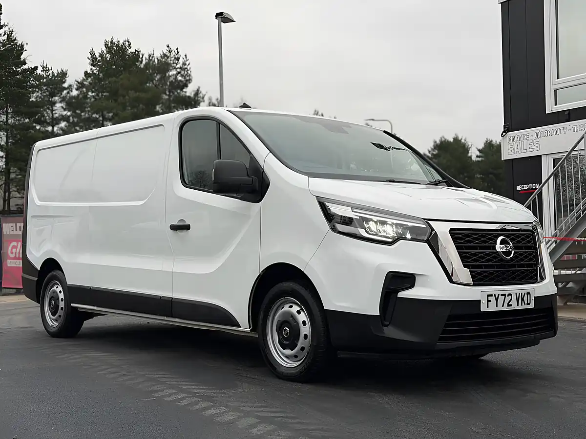 Used 2022 Nissan Primastar Visia White - Front View