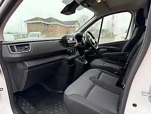 Used 2022 Nissan Primastar Visia White - Interior and Exterior details 14