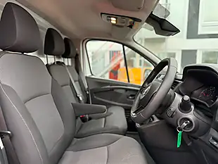 Used 2022 Nissan Primastar Visia White - Interior and Exterior details 15
