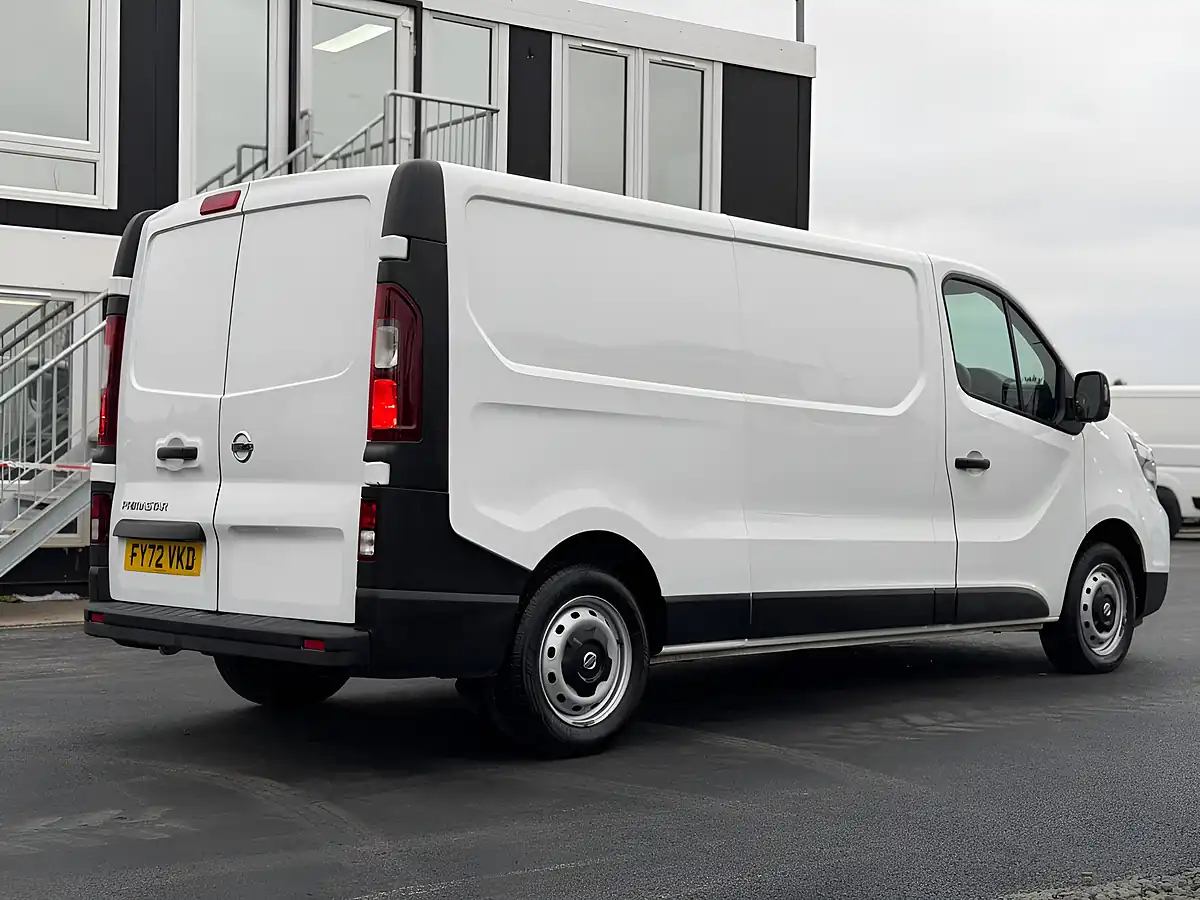 Used 2022 Nissan Primastar Visia White - Interior and Exterior details 6