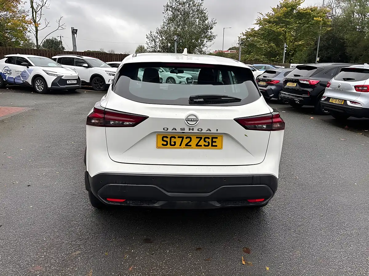 Used 2022 Nissan Qashqai Acenta Premium Arctic White - Interior and Exterior details 10