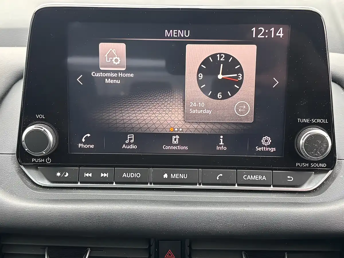 Used 2022 Nissan Qashqai Acenta Premium Arctic White - Interior and Exterior details 13
