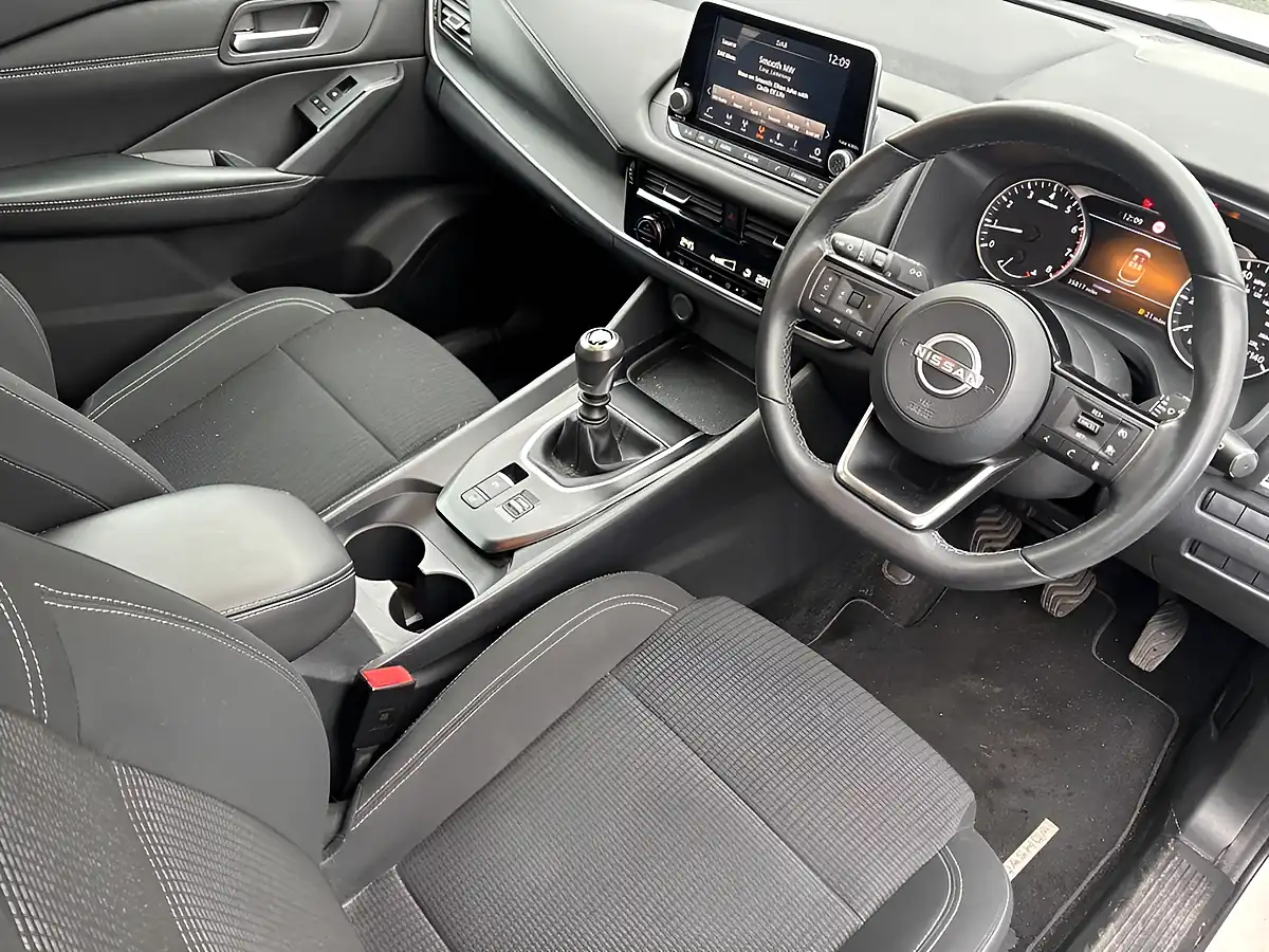 Used 2022 Nissan Qashqai Acenta Premium Arctic White - Interior and Exterior details 15