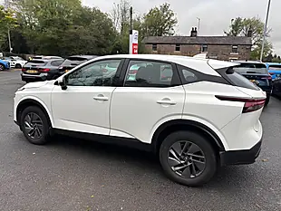 Used 2022 Nissan Qashqai Acenta Premium Arctic White - Interior and Exterior details 16