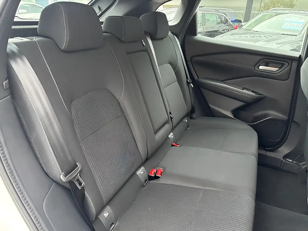Used 2022 Nissan Qashqai Acenta Premium Arctic White - Interior and Exterior details 4