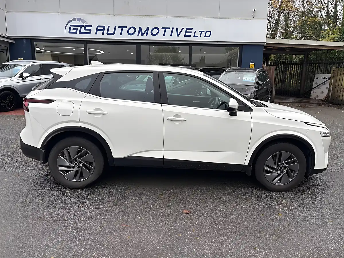 Used 2022 Nissan Qashqai Acenta Premium Arctic White - Interior and Exterior details 6