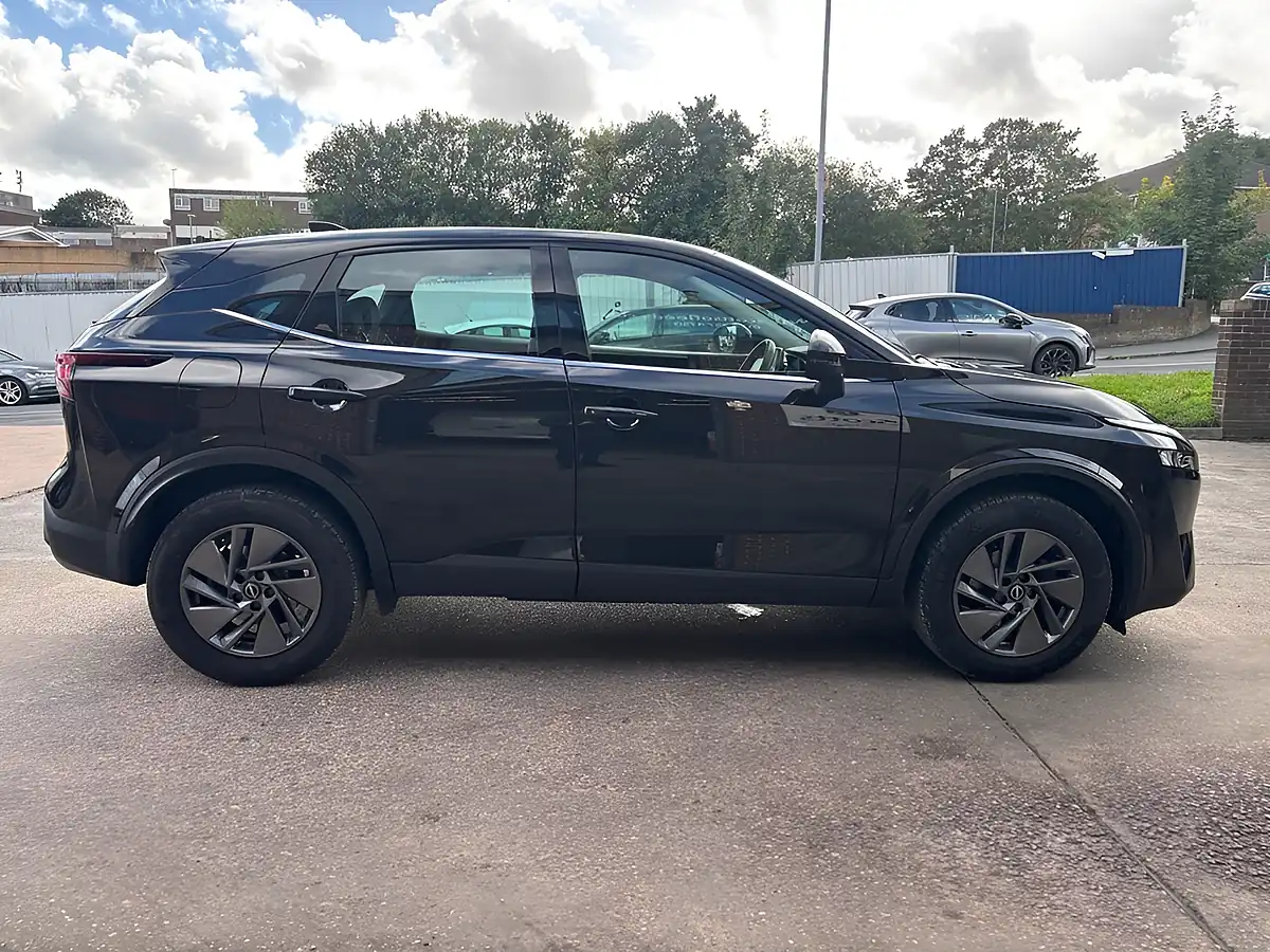 Used 2022 Nissan Qashqai Acenta Premium Black - Interior and Exterior details 8