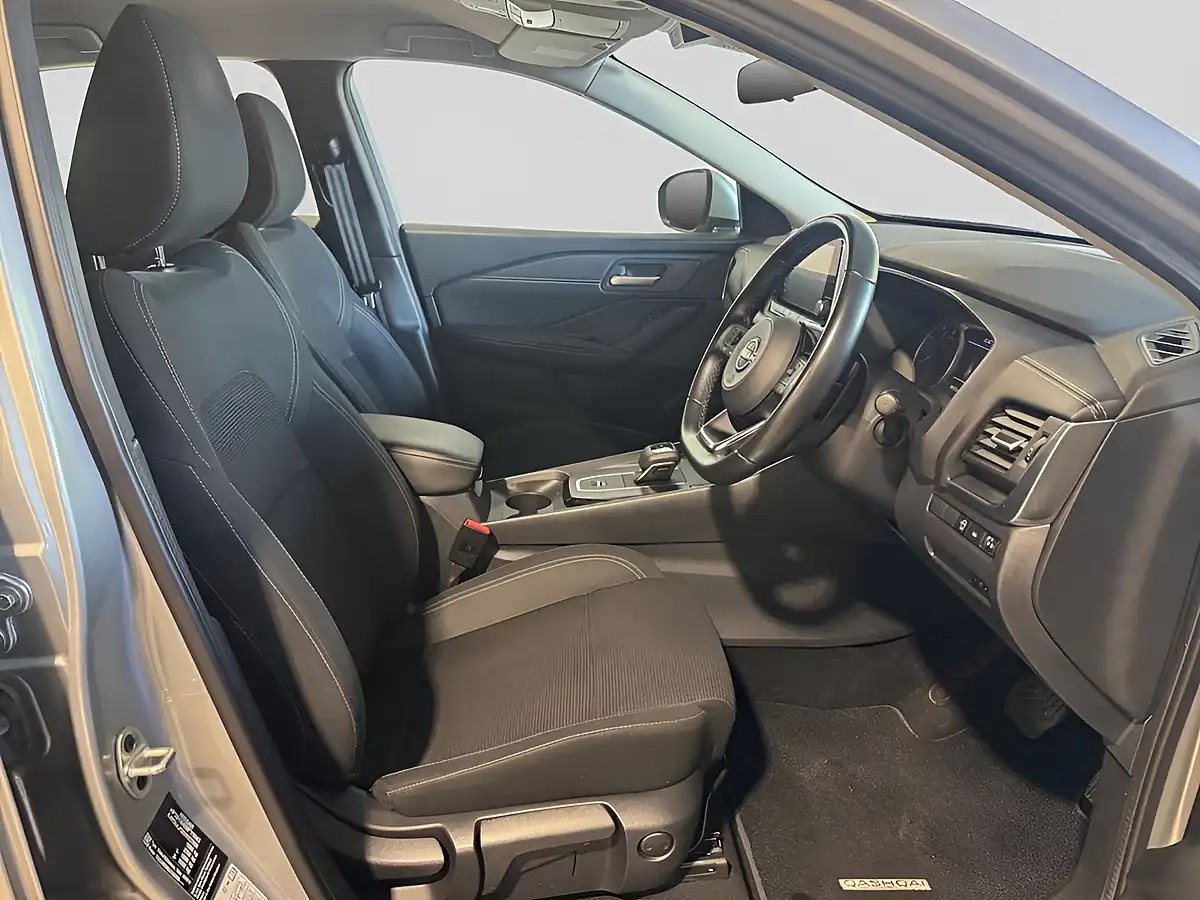 Used 2022 Nissan Qashqai Acenta Premium Silver - Interior and Exterior details 10