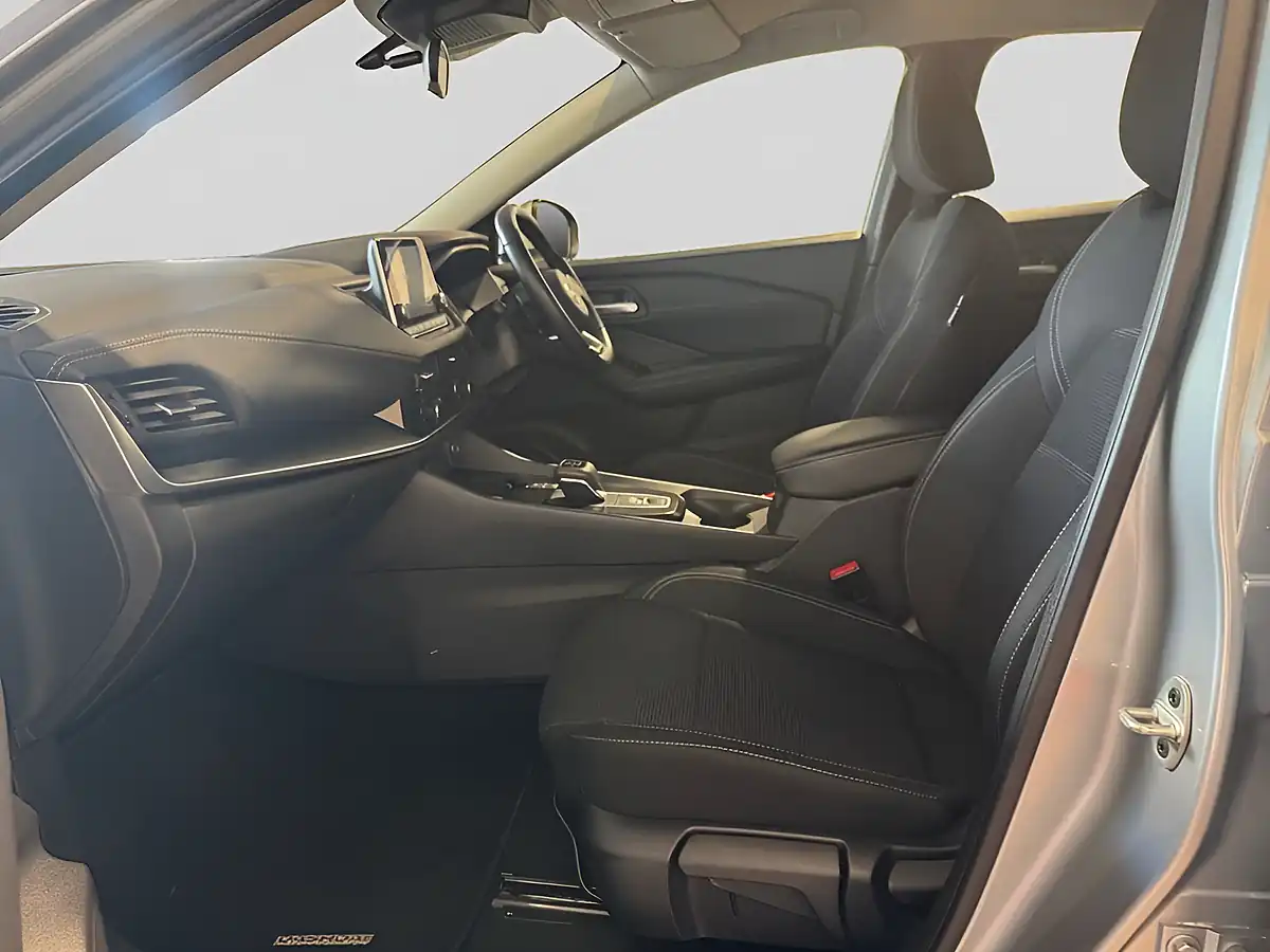 Used 2022 Nissan Qashqai Acenta Premium Silver - Interior and Exterior details 15